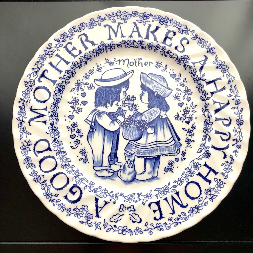 Vintage Royal Crownford “A Good Mother” Plate w/ FREE STAND. Perfect